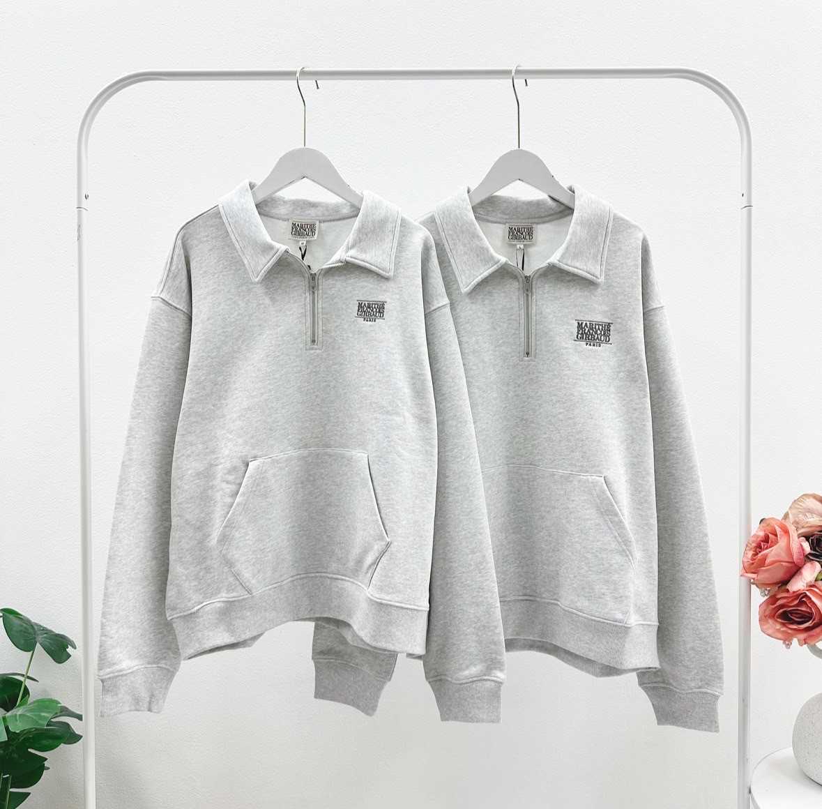 พร้อมส่ง Marithe Classic Logo collar Half Zip Up Sweatshirt