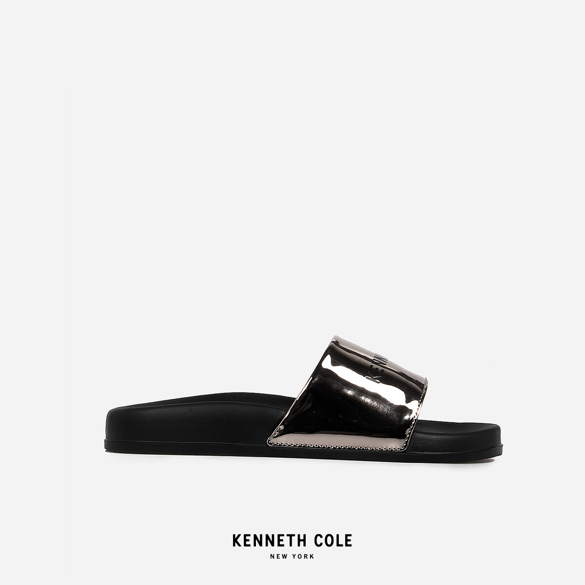 KENNETH COLE รองเท้าแตะผู้หญิง รุ่น METALLIC SLIDE SILVER สีเงิน ( SAN - RS91025MS-040 )