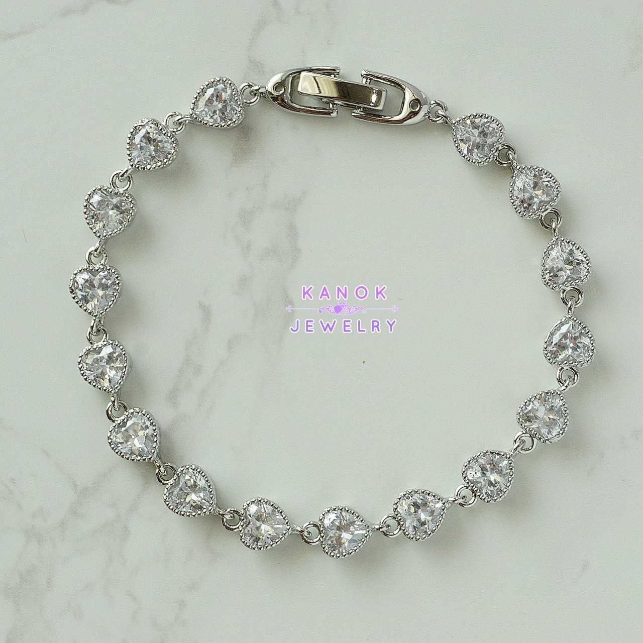 Kanok Jewelry /สร้อยข้อมือประดับเพชรสังเคราะห์ CZ  / จัดส่งฟรี EMS /B021