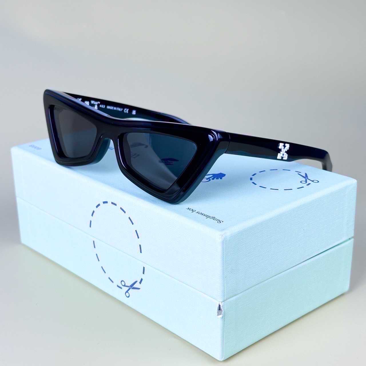 NEW Off white sunglasses artemisia  Black