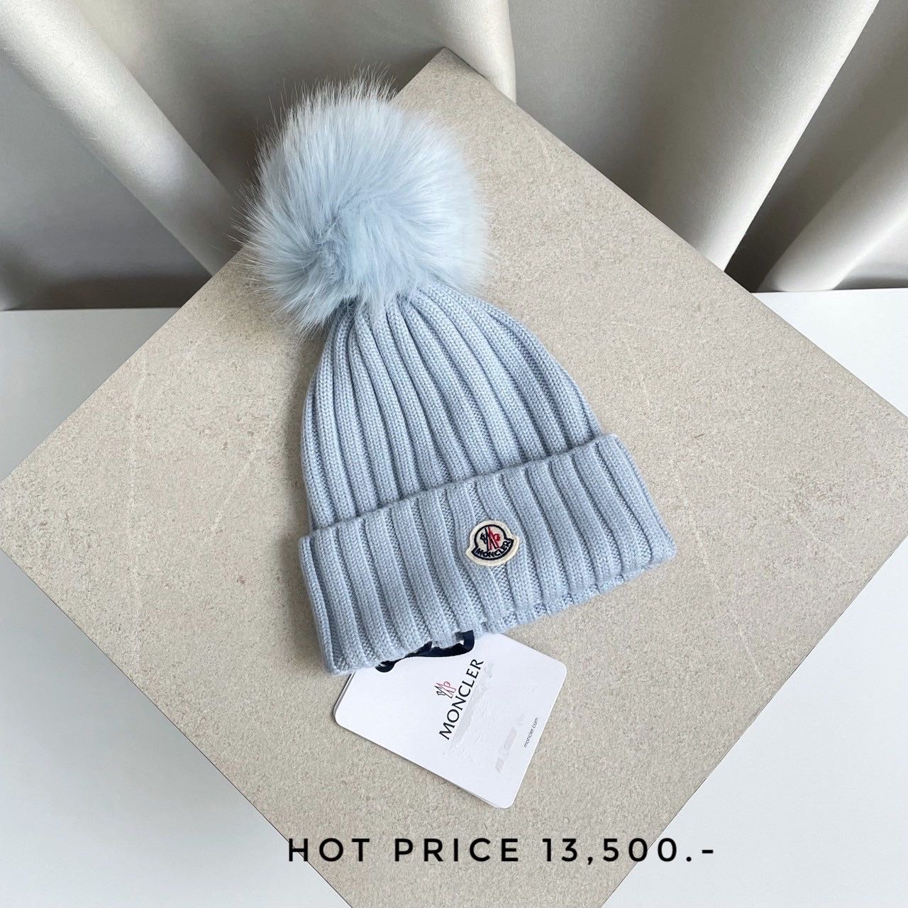 MONCLER Beanie with pompom - Bright blue