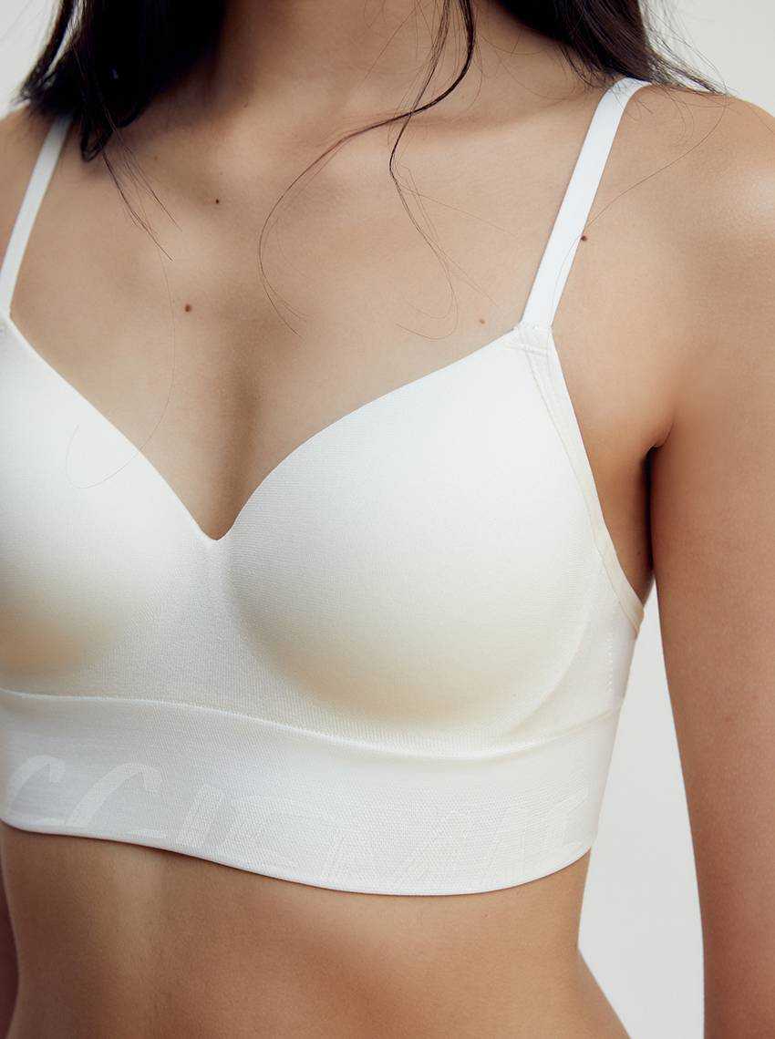 SABINA SOFT AND COZY  เสื้อชั้นใน ไร้โครง รหัส SBT24001CR - สีครีม