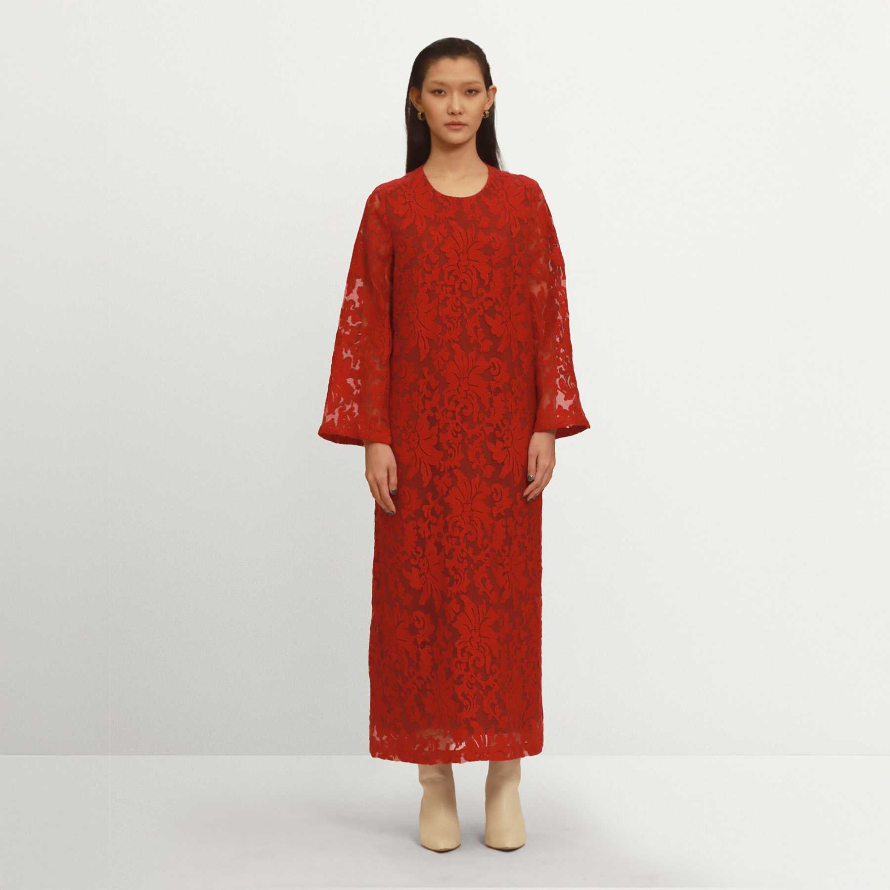เดรสผ้าลูกไม้แขนยาวสีแดง Red Long Sleeve Lace Maxi Dress.