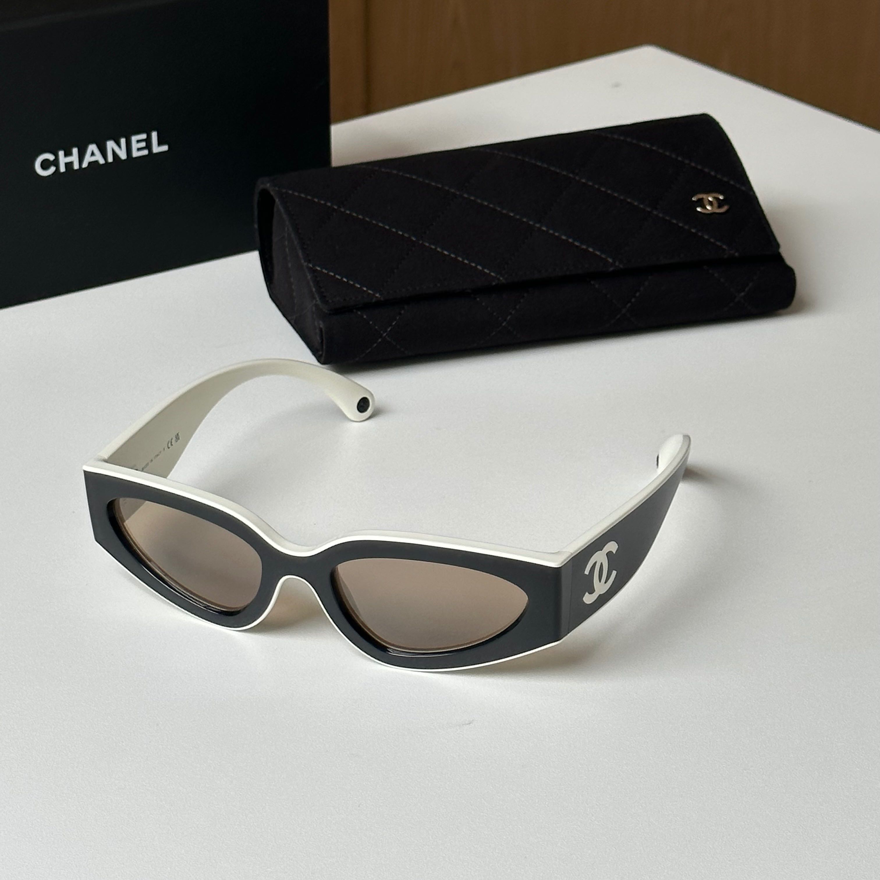  New Chanel Sunglasses ดำ/ขาว 