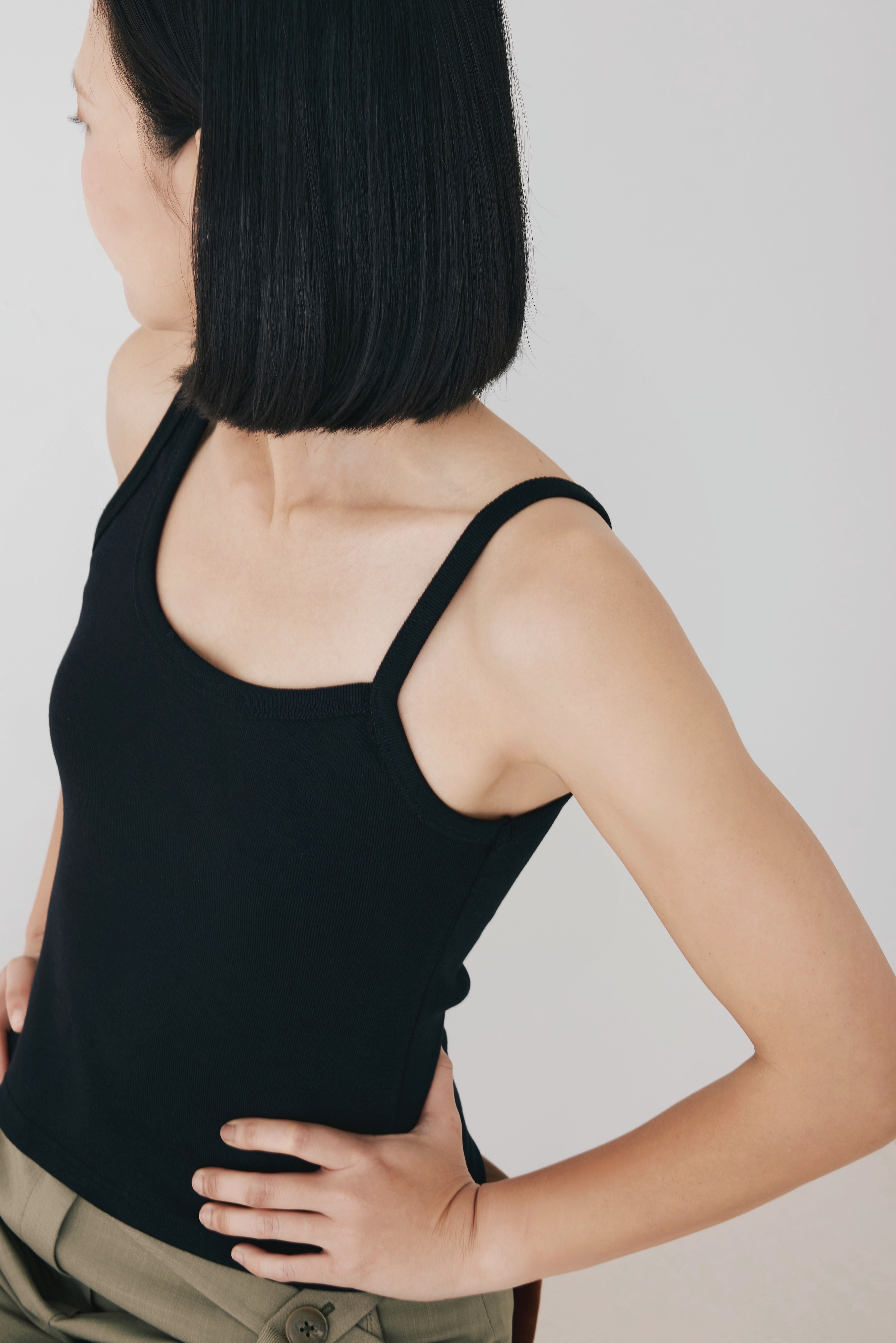 Asymmetrical Tank Top เสื้อกล้ามสายเดี่ยว