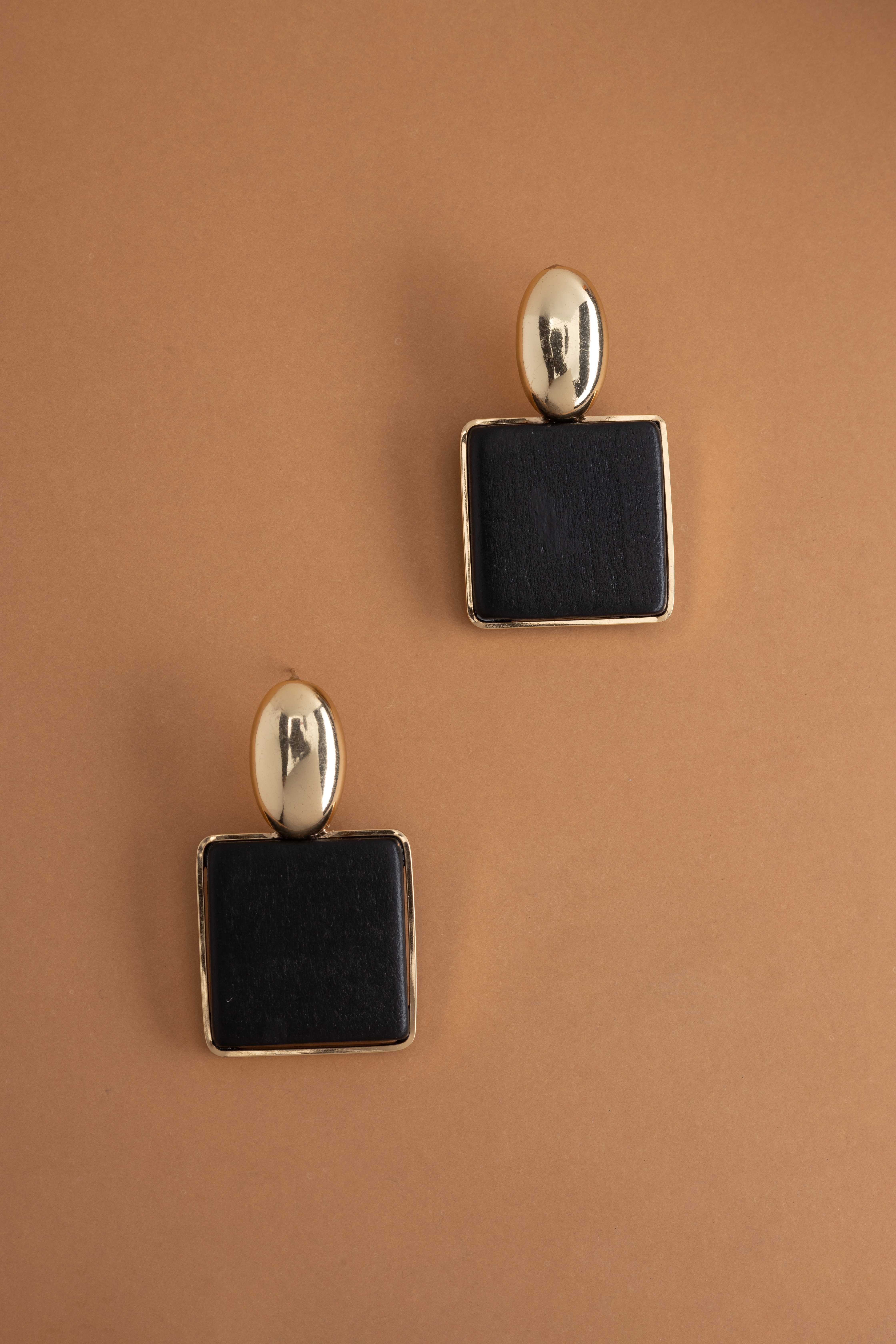 BLACK SQUARE DROP EARRINGS