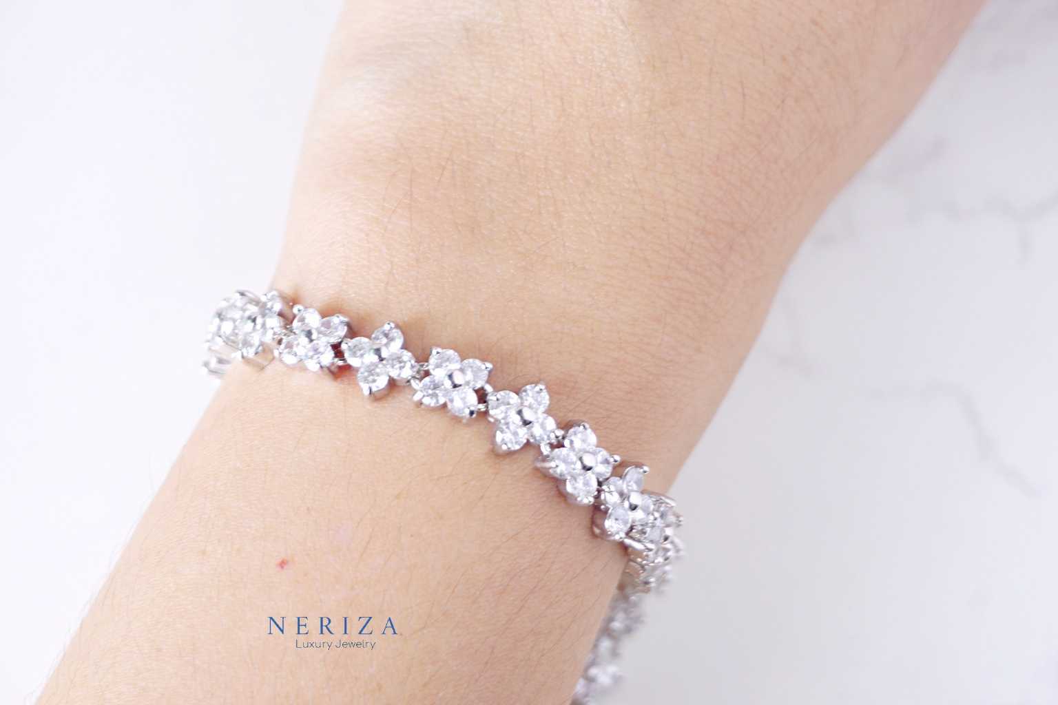 ข้อมือเพชรสังเคราะห์เกรดพรีเมี่ยม รหัส NB049