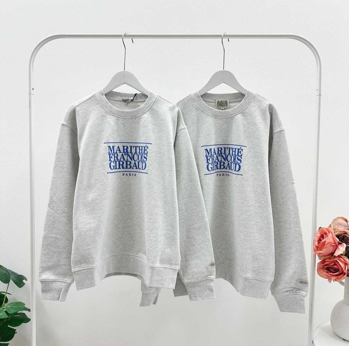 พร้อมส่ง Marithe Classic logo sweatshirt