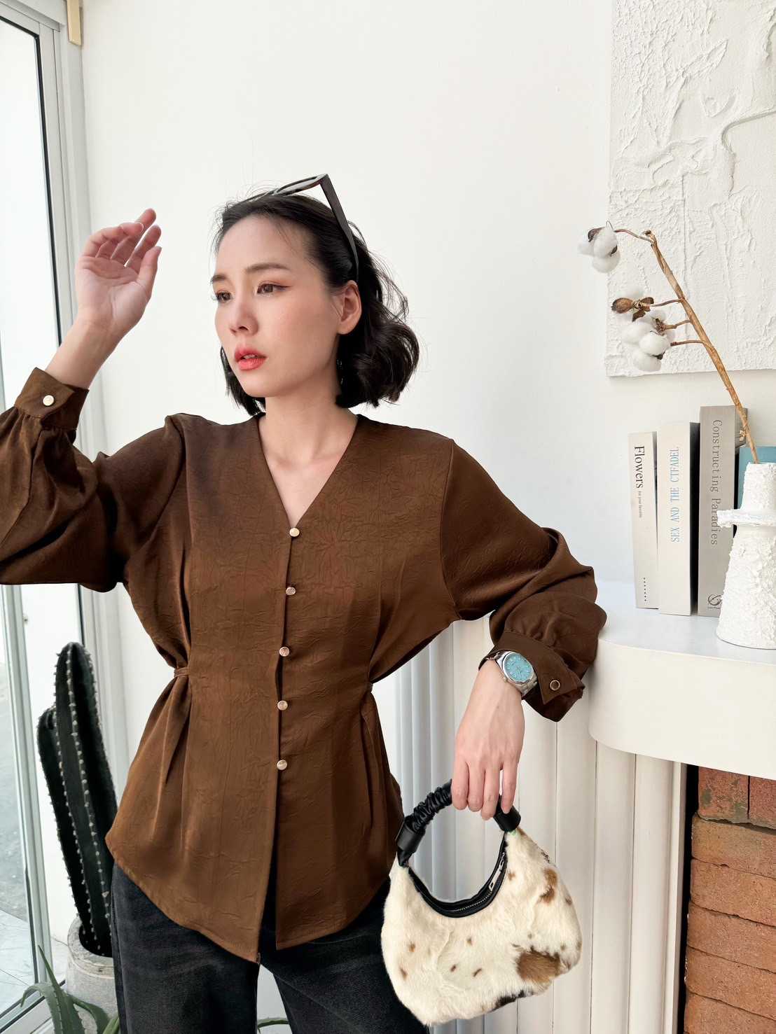 Weekend Satin Blouse เสื้อซาตินคอวีแขนยาว มี 4 สี