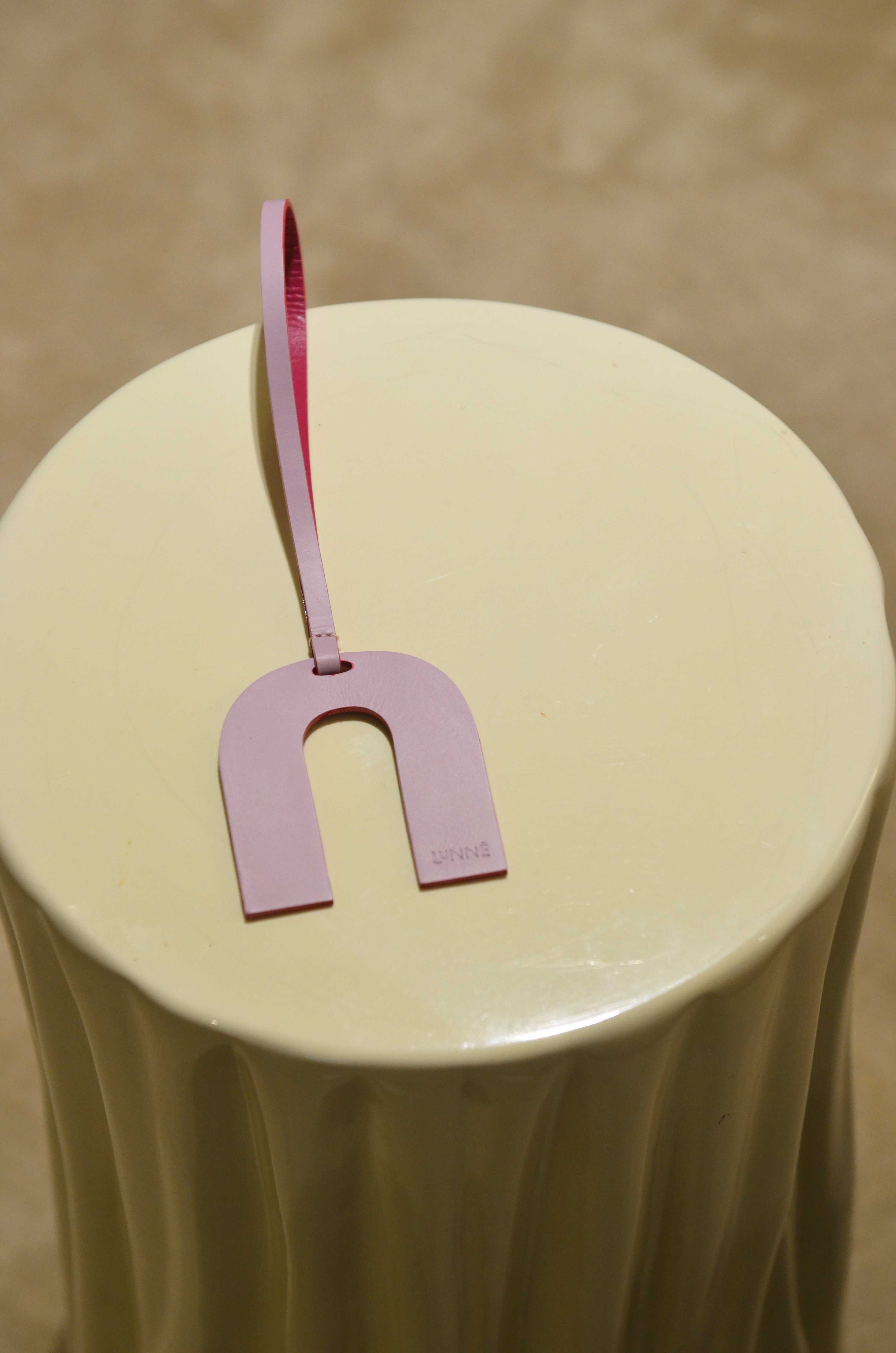 Leather Tag Magnet : Lilac/Fuschia