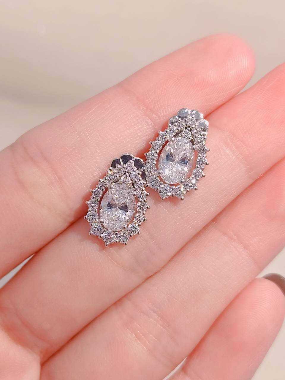 ต่างหูเพชรแล็บ Oval 2.01/0.72ct (18k) 