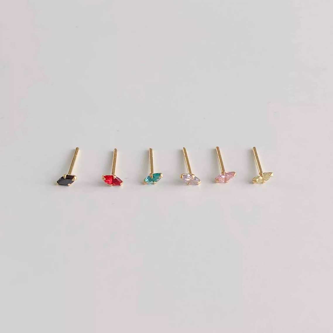 Winterwinter Jewelry Silver925 : ต่างหูเงินชุบทองคู่จิ๋ว รูปสี่เหลี่ยม มีให้เลือกหลายสี