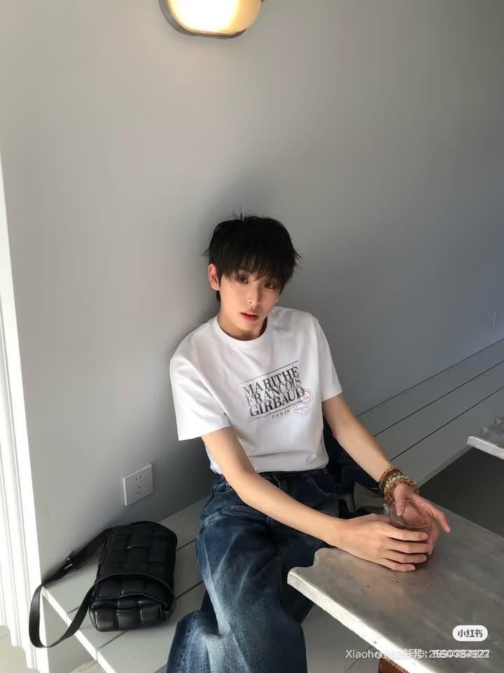 พร้อมส่ง Marithe classic logo stamp Tshirt (unisex)
