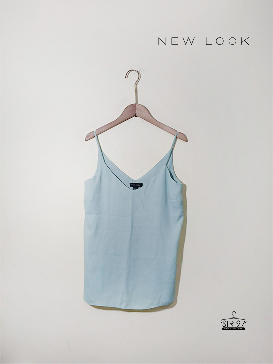 เสื้อสายเดี่ยวผ้าลื่นบาง NEW LOOK สีเขียวอ่อน สภาพ 85%