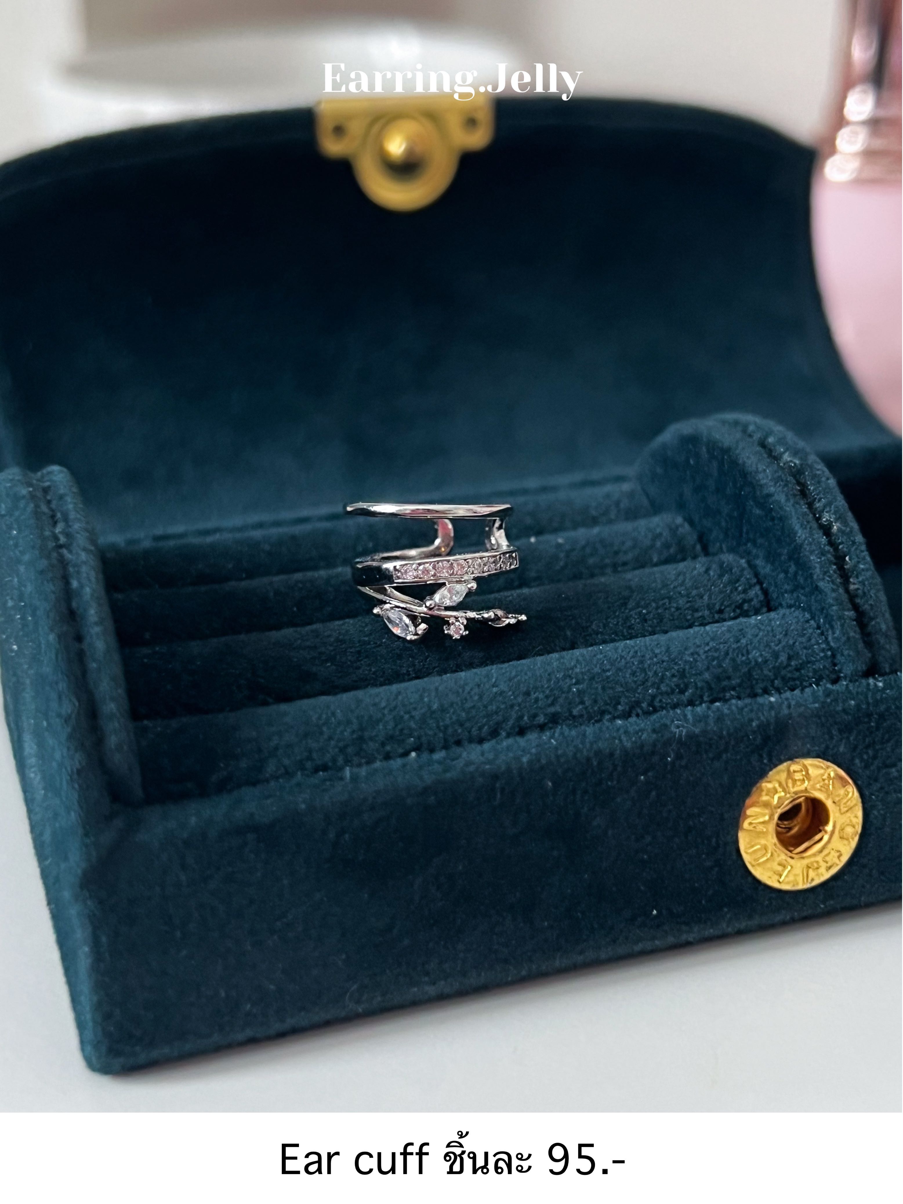 EC Ear Cuff ขอบเพชรมะกอกเงิน