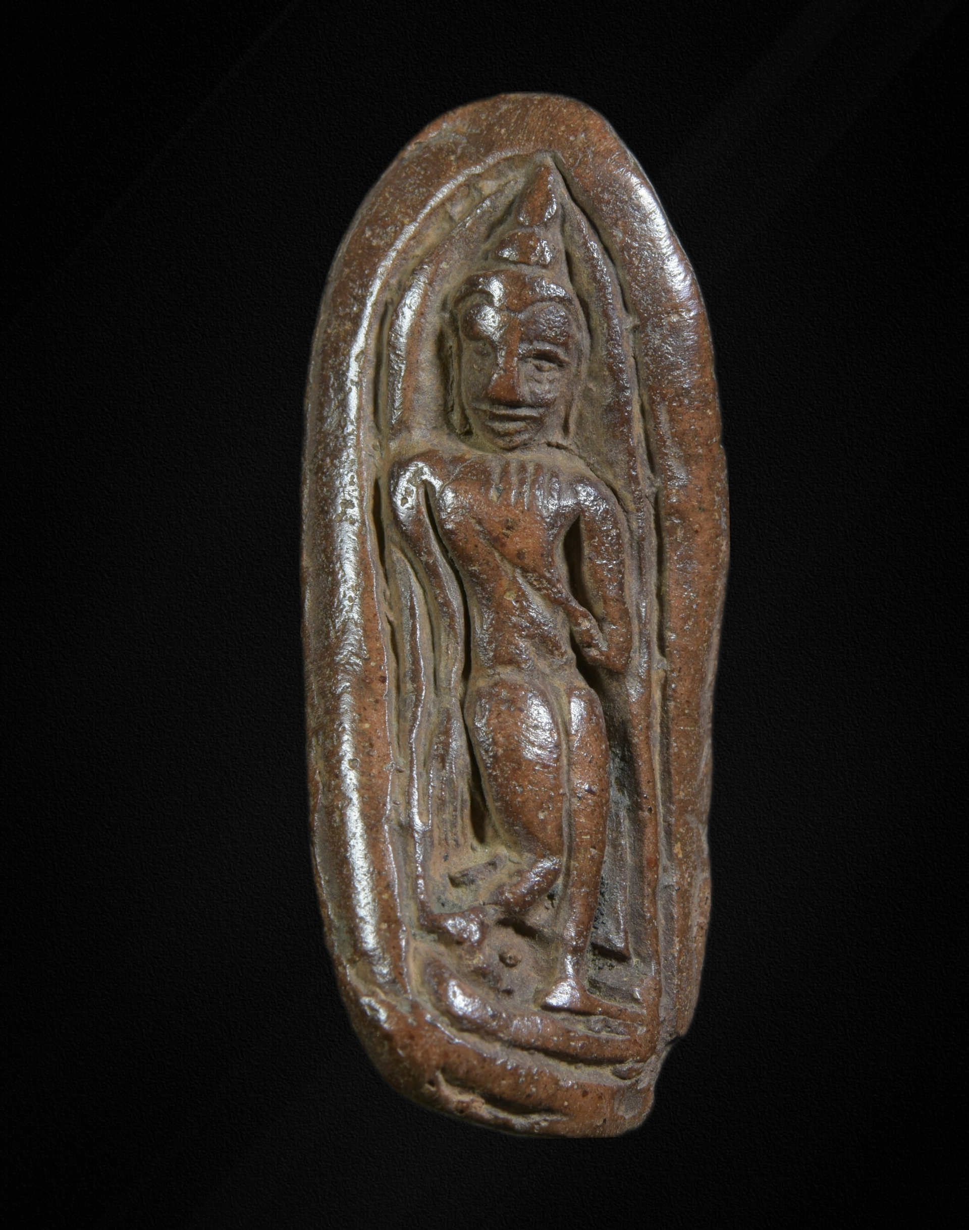 พระลีลาเม็ดขนุนบิด