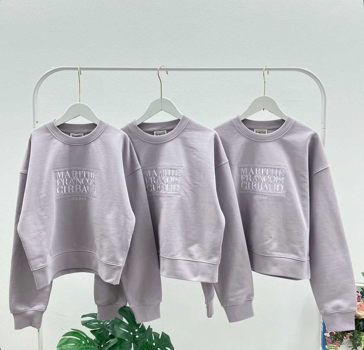 Marithe W Classic Logo Cropped Sweatshirt (Lavender)