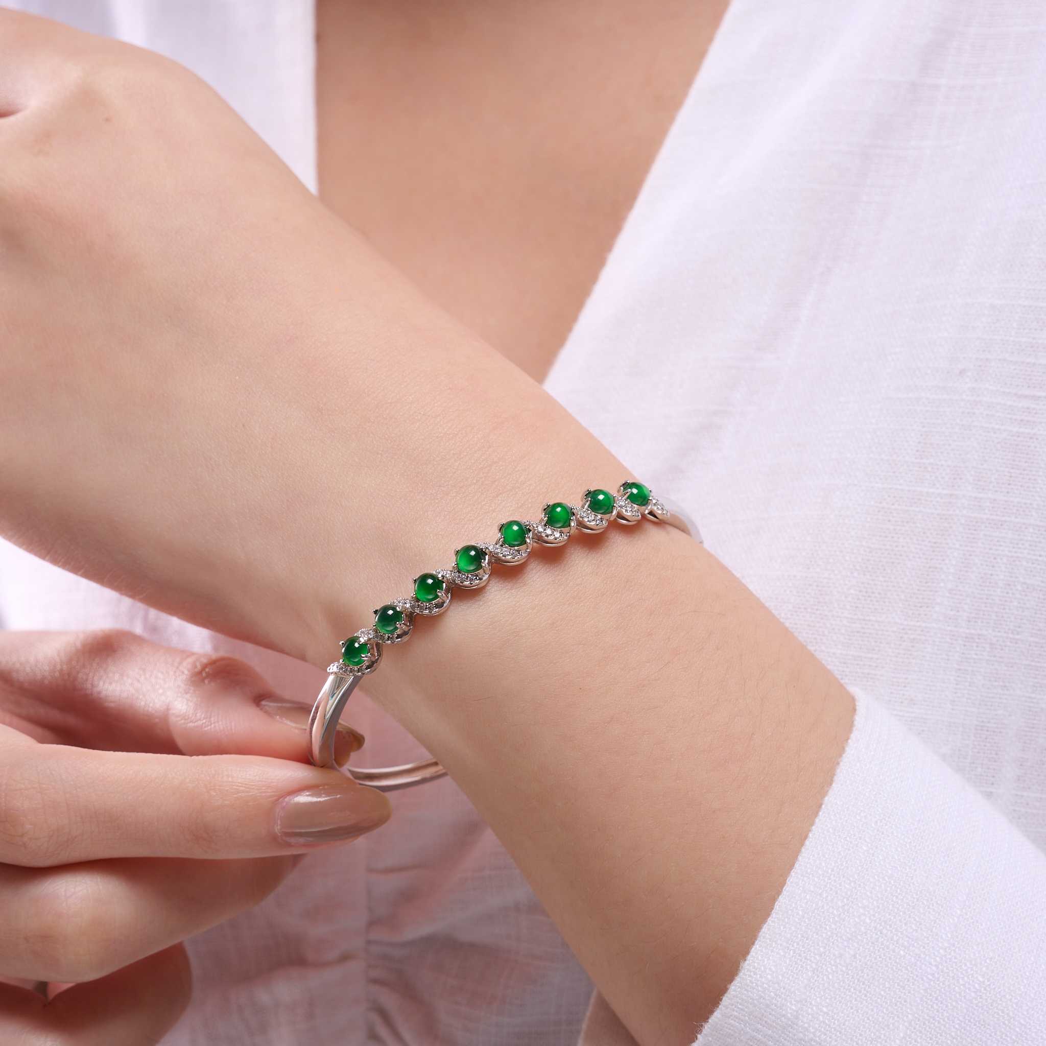 Jade Bangle (หยกเขียว) สริมความมั่งคั่งร่ำรวย ดึงดูดเงินทอง ความโชคดี 💚