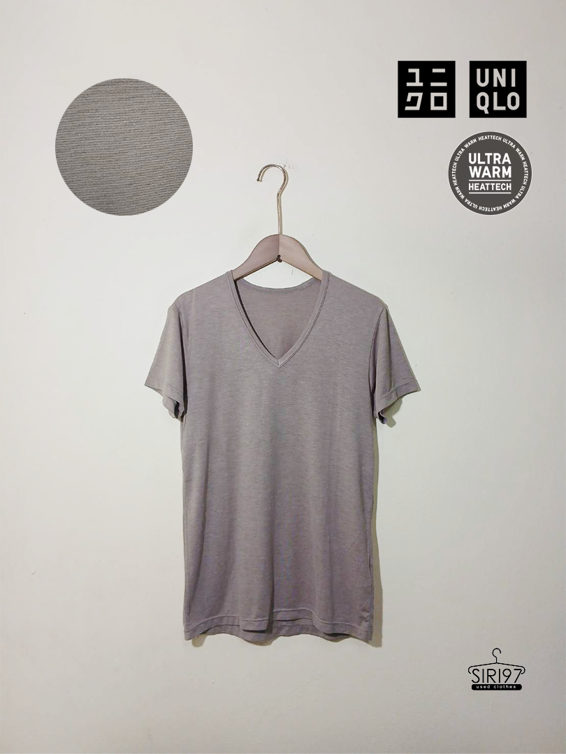 เสื้อยืดคอวีแขนสั้น Uniqlo HEATTECH สีน้ำตาลอ่อนขาว สภาพ 85%