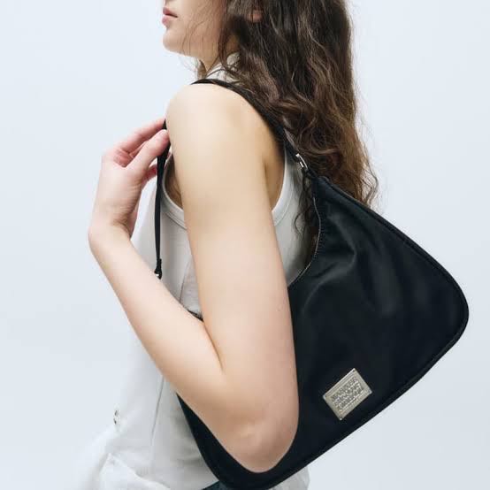 พร้อมส่ง2สีดำ น้ำตาล Marithe classic logo hobo bag กระเป๋าสะพายไหล่