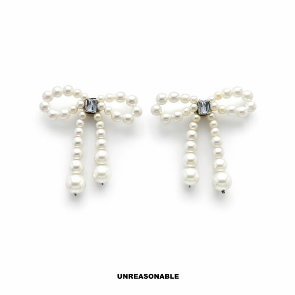 ต่างหูโบว์ มุกแก้ว Glass Pearl ต่างหูคลิป ต่างหูก้านเงินแท้ สีขาว UA0937-01 Unreasonable Accessories