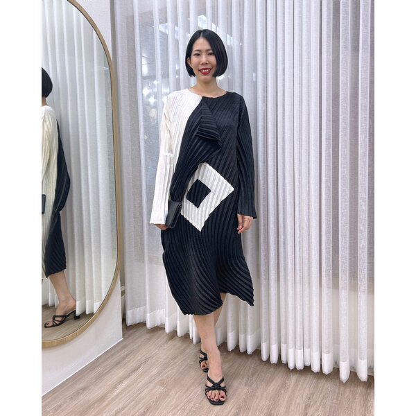 ยาว 42-43 นิ้ว 2MUAY รุ่น GT8188 เดรสอัดพลีท TWO TONE DRAPED PLEATED DRESS 3 สี FREE SIZE
