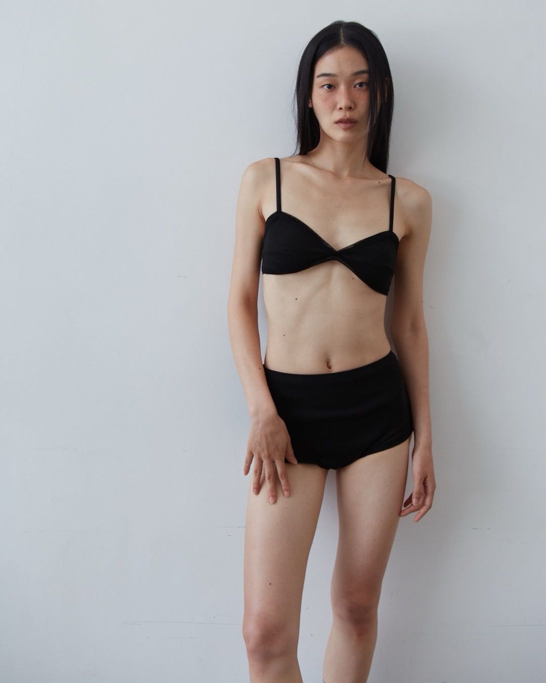 MISTYSTORAGE HUGGING BLACK SHORTS
