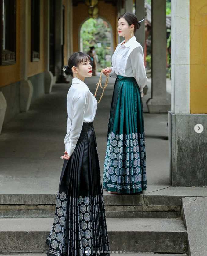 พร้อมส่ง ASAYA3903 Flowers in the Mirror Baoxiang Pattern Skirt  (Green Size S)