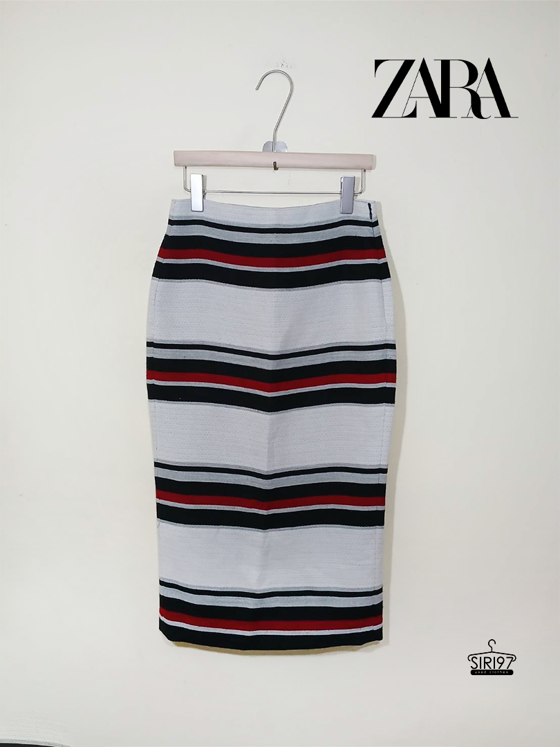 กระโปรงทรงเข้ารูป ZARA ลายทาง สีครีมดำแดง มีซิปด้านข้าง สภาพ80%