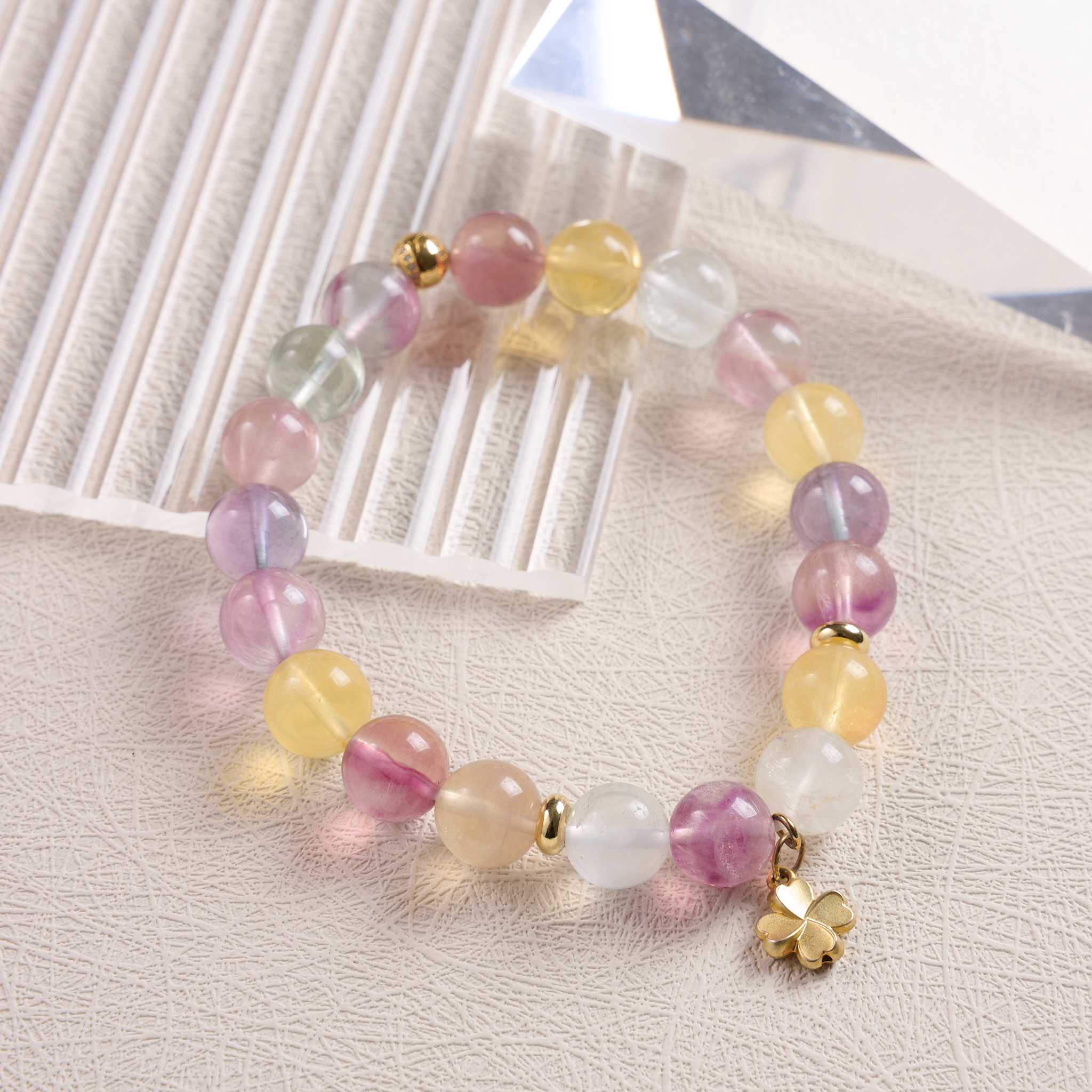 กำไลหินแห่งการพัฒนาการหยั่งรู้และช่วยในเรื่องการทำสมาธิ Fluorite 💚💜