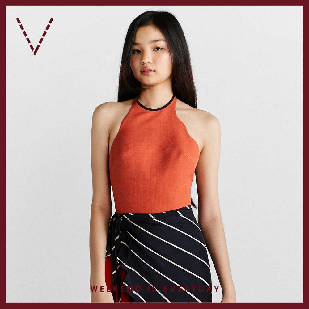 VICK'S Halter Neck Top with Scallop Detail เสื้อคล้องคอ ตกแต่งชายโค้ง