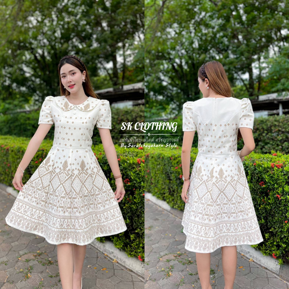 ชุดเดรสผ้าไทย เนื้อฝ้ายพิมพ์ลาย สีขาว คอบัว กระโปรงทรงย้วย 8 ชิ้น ใส่ซิปซ่อนด้านหลัง
