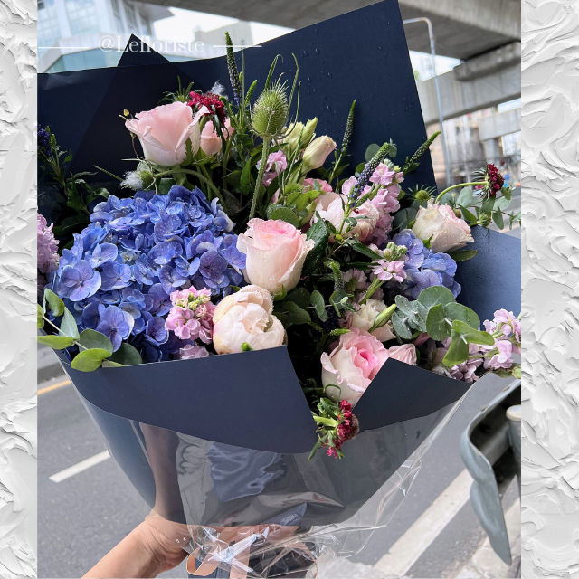 ช่อดอกไม้สด  Blooming Elegance 27