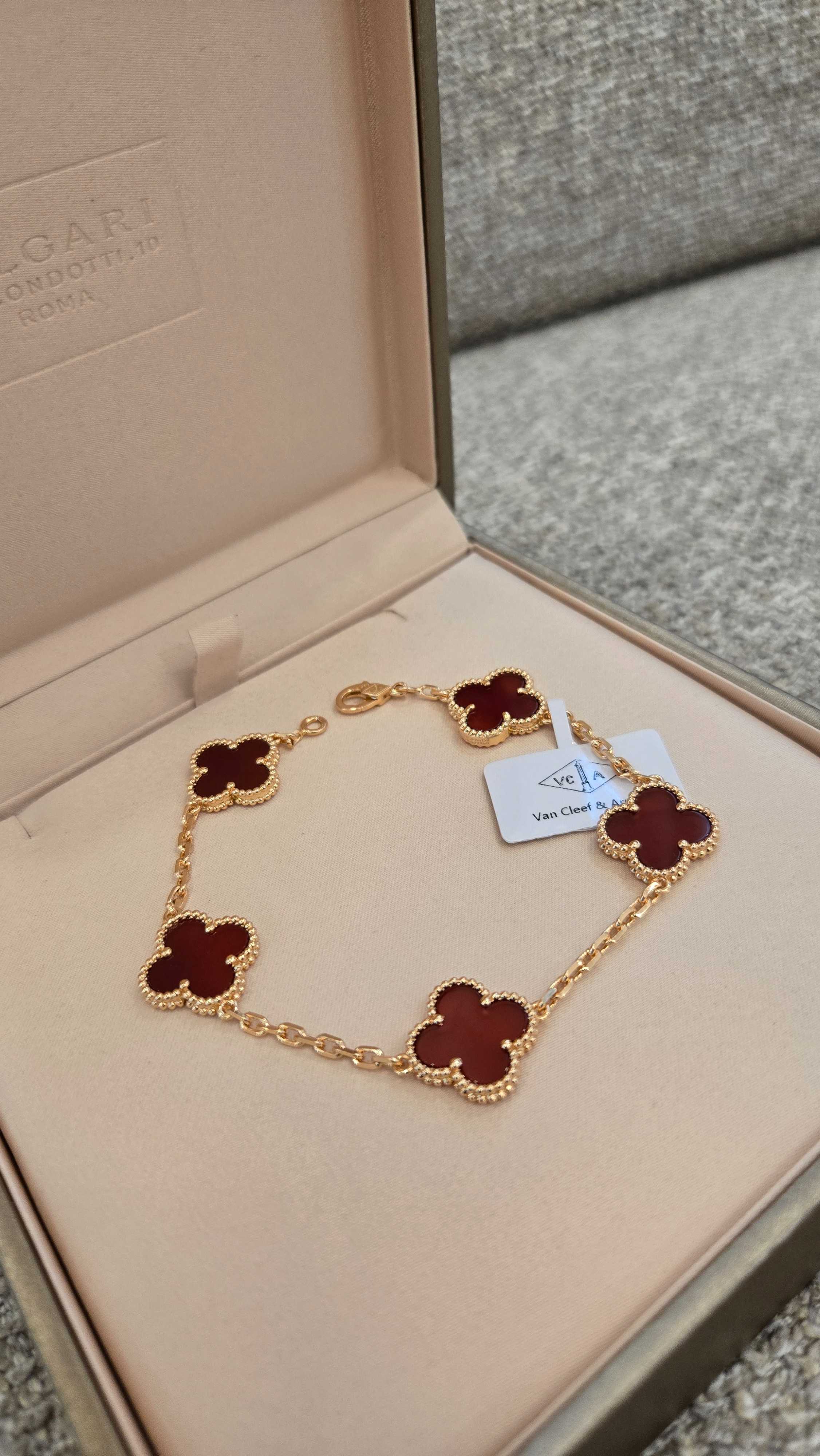 ข้อมือแดง โซ่โรสโกล 