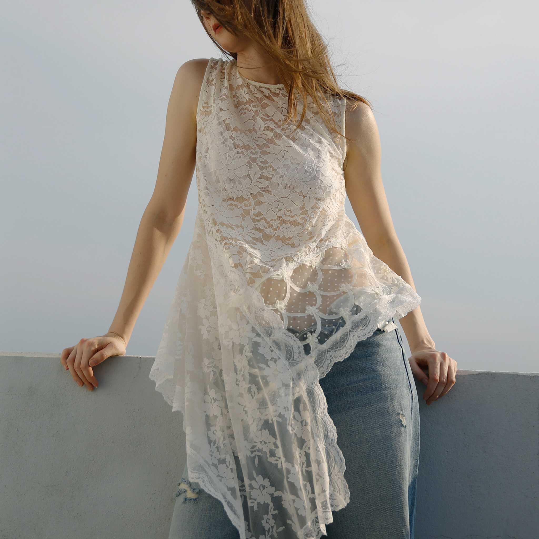 Rotsaniyom Non Sleeve Lace Long Blouse (Pre-order)