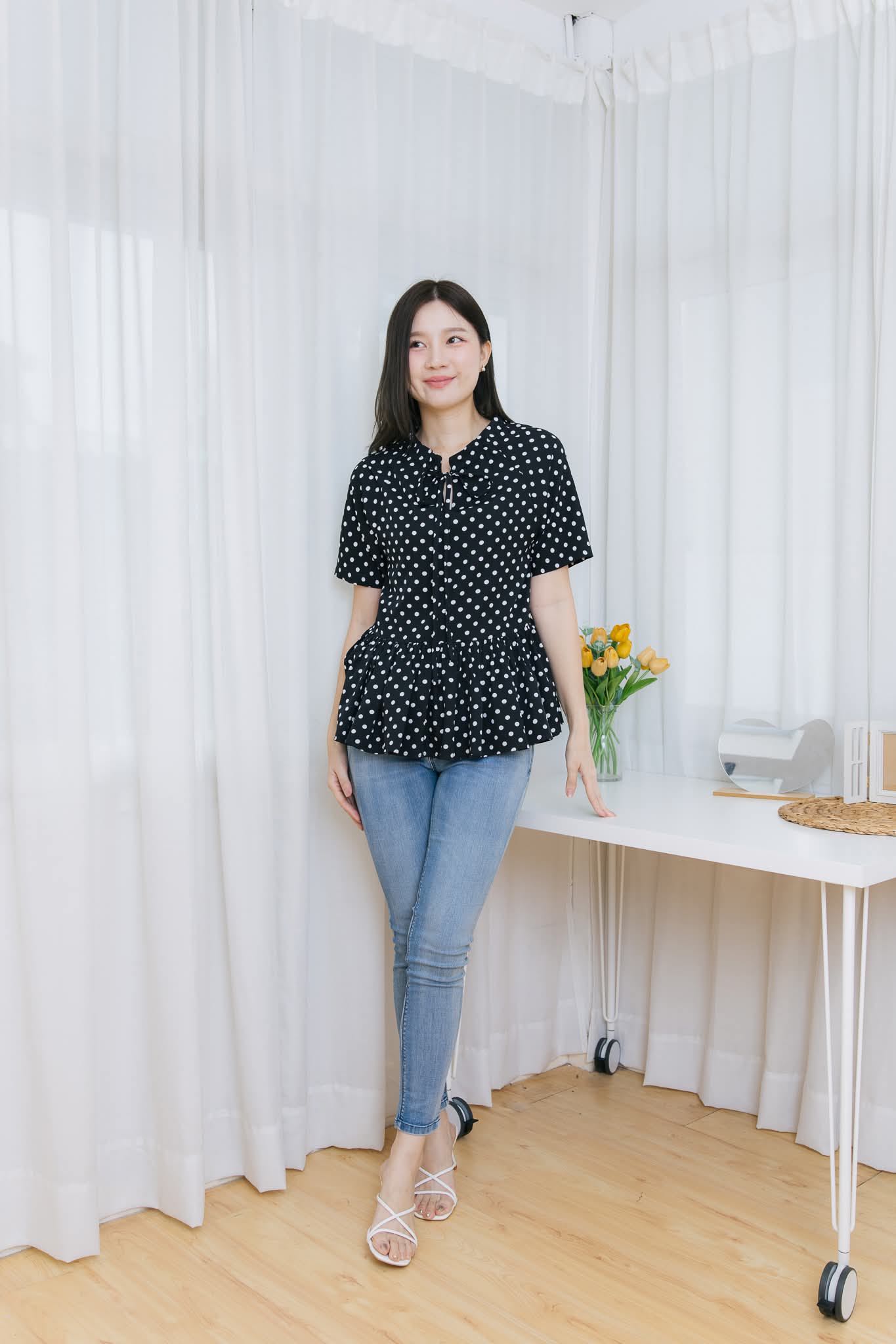 เสื้อให้นม Black polka dot furry dress