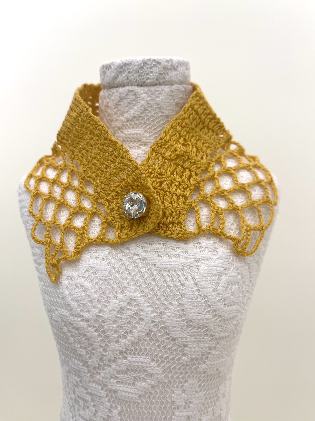La Poupee (S) Crystal Collar Mustard