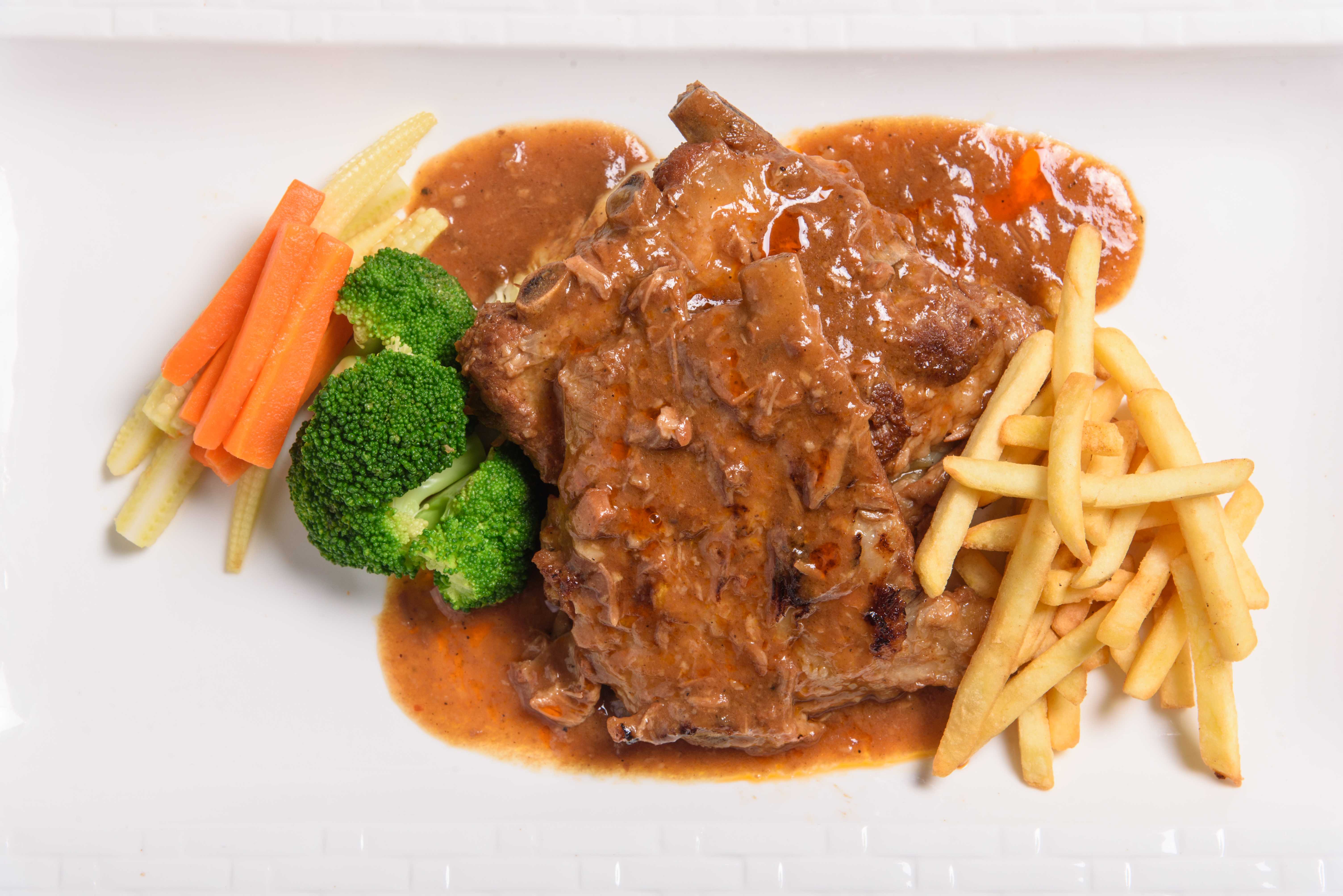 ซี่โครงหมูอ่อนย่าง ซอสามสาย Grilled BBQ Pork Ribs