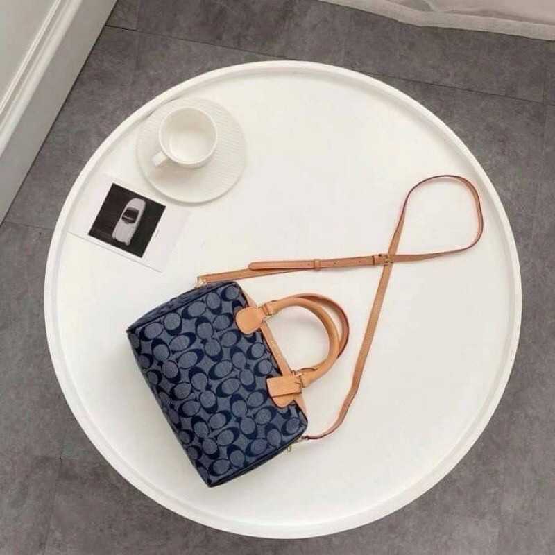กระเป๋าสะพายCoach Classic Boston Series Pillow Bag   SN : 304