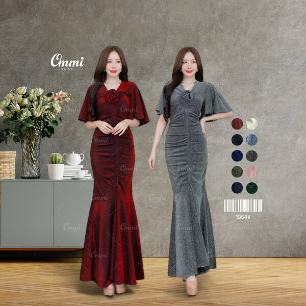 Ommishop ชุดราตรี 1964V คอวี แขนกระดิ่ง แต่งจีบด้านหน้า ดอกไม้ตรงอก ชายหางปลา ผ้า Glitter เดรสออก...