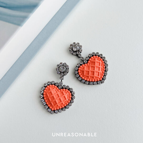 ต่างหูหัวใจ Drop Earrings สีส้ม ต่างหูคลิป ต่างหูก้านเงินแท้ UA0943-03 Unreasonable Accessories