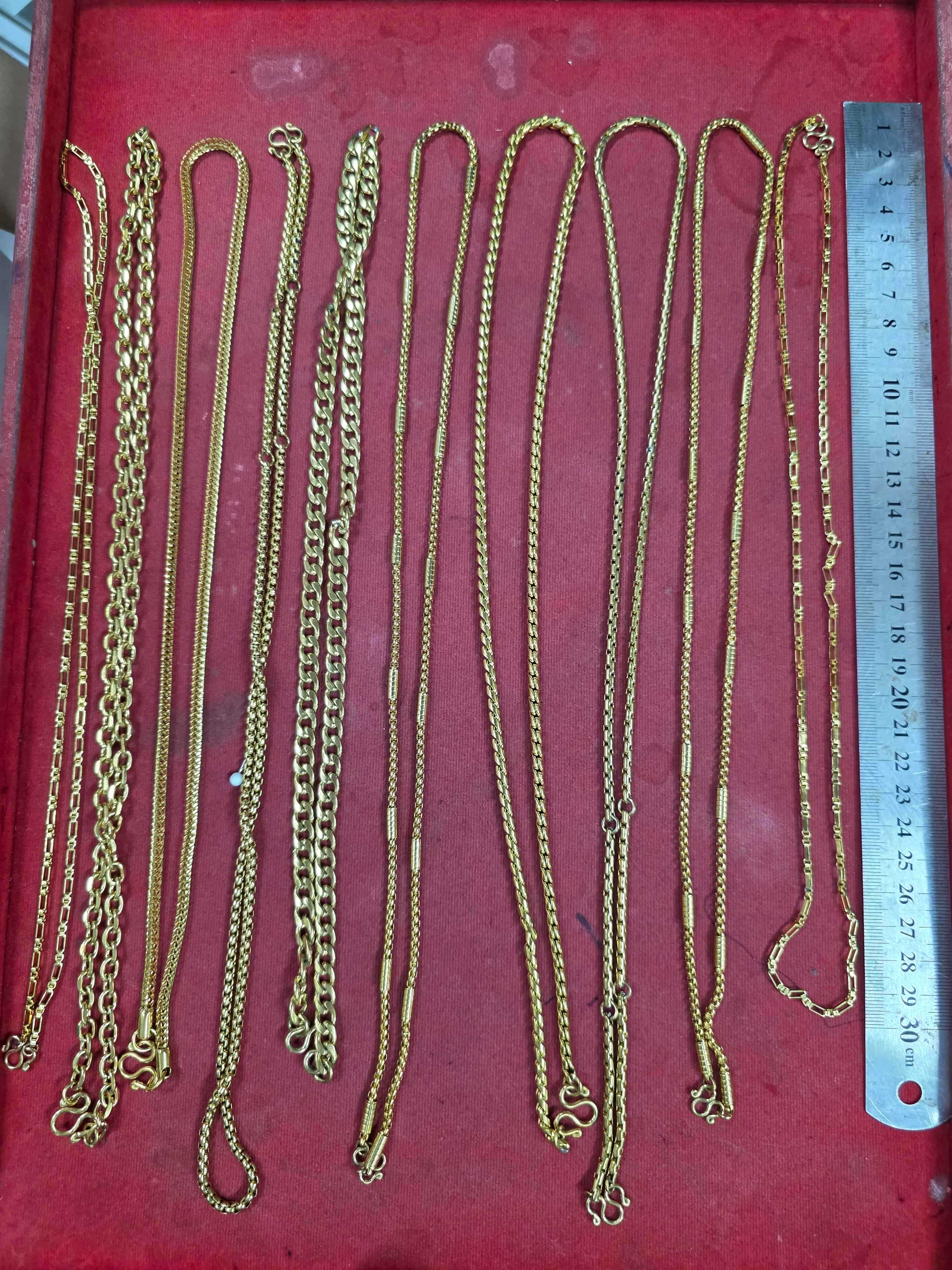 สร้อย อิตาลี่ ราคาต่อ 10 เส้น สวยเก่าเก็บ ยาว สวมคอได้  เหมาๆ 10 เส้น คละลาย อย่างดี  พร้อมส่งครับ