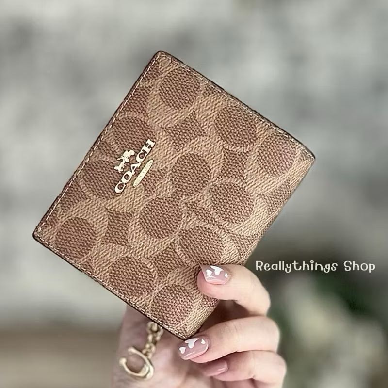 {แท้💯%📮พร้อมส่ง+ส่งฟรี} กระเป๋าตังค์สั้น 2 พับ Coach Signature Snap Wallet (ซิปตัวซีห้อย)