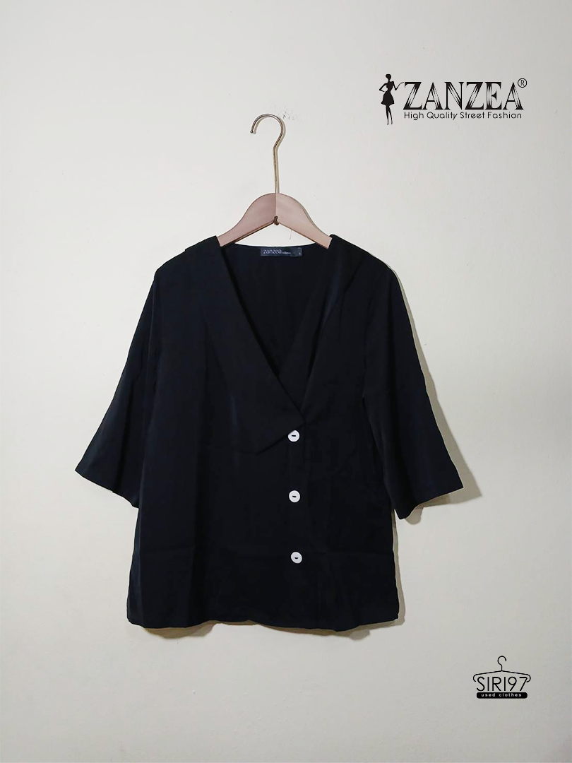 เสื้อกระดุมแขนสั้น Zanzea สีดำ ผ้าลื่น สภาพ90%