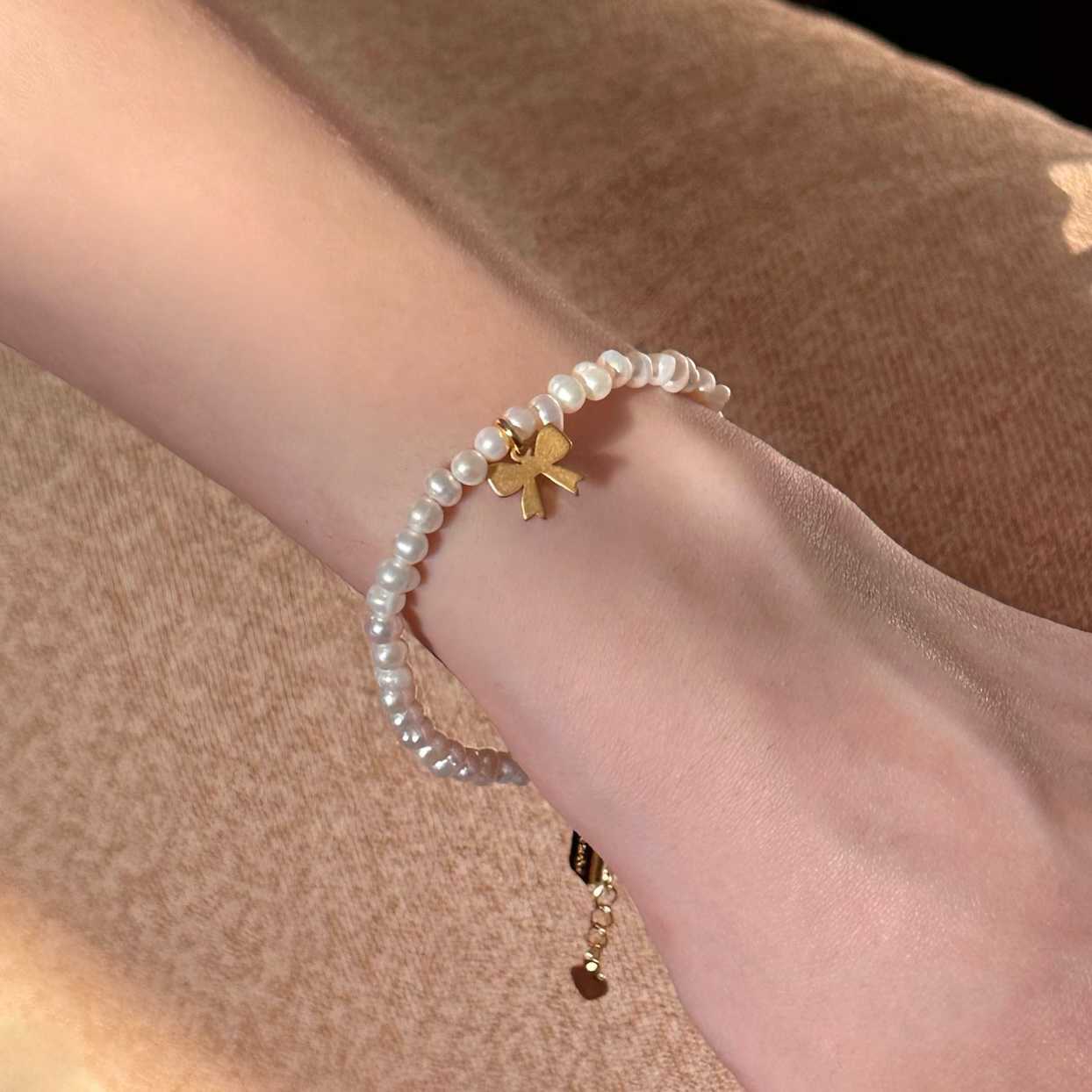 LITTLE PEARLS BRACELET (สร้อยข้อมือ)