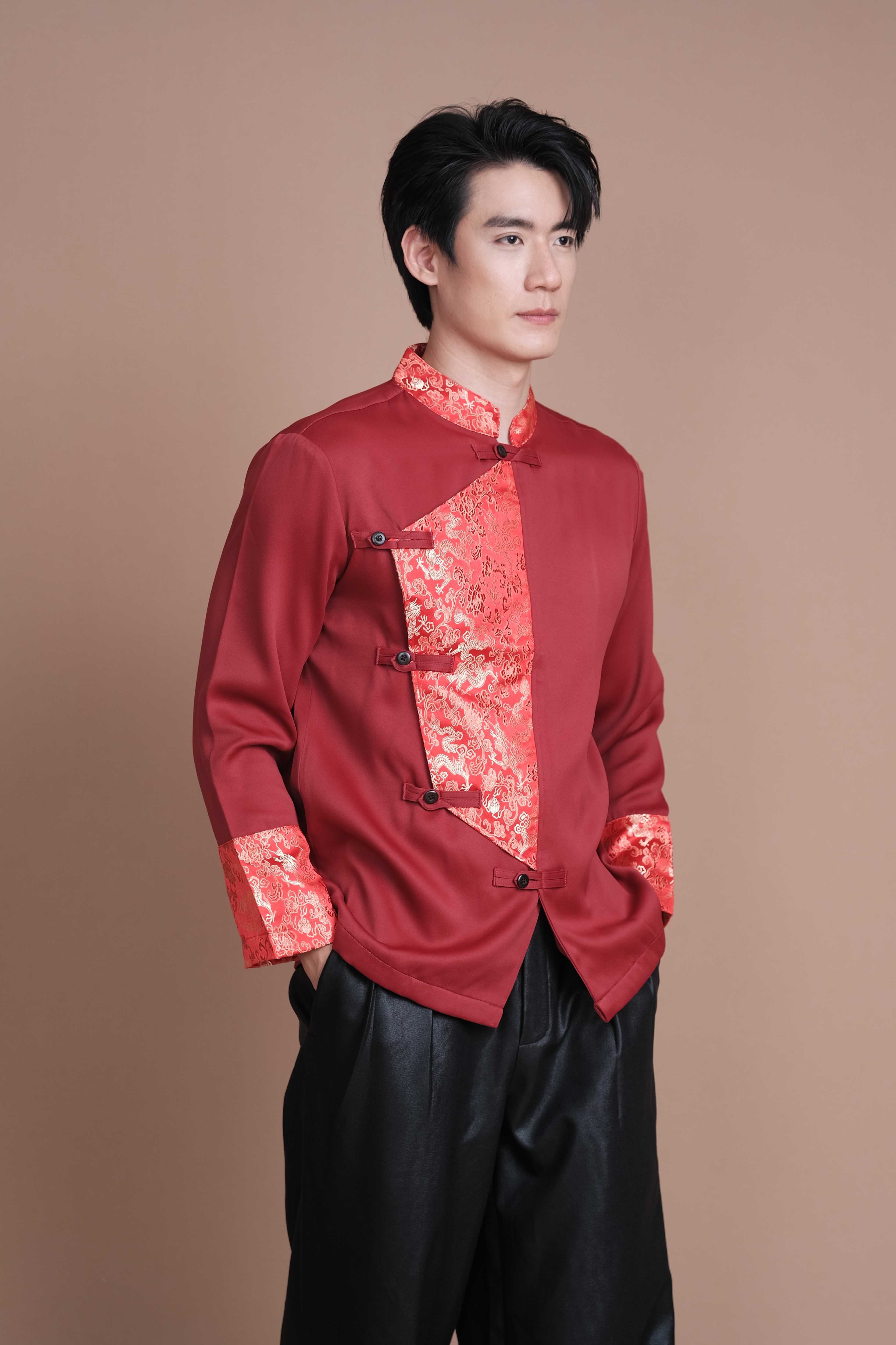 CNY 2024 เสื้อตรุษจีนผู้ชายสีแดงเข้มแต่งลายสีแดงสด รุ่น LENG