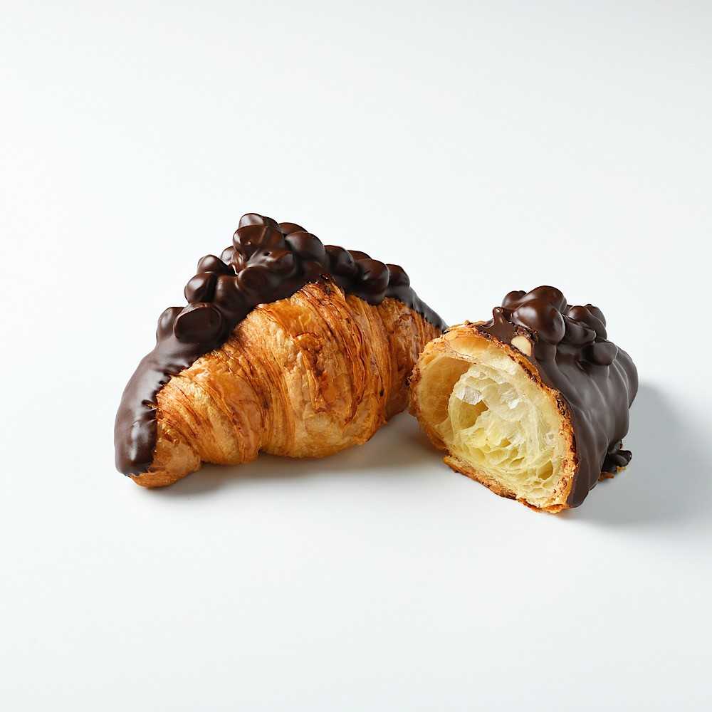 Dark Choc Macadamia Croissant