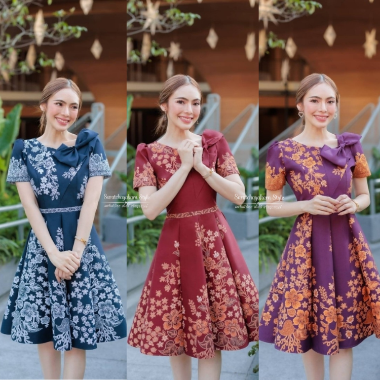 ชุดเดรสผ้าทอลายปาเต๊ะ คอปาด  กระโปรงบาน 8 ชิ้น  แต่งโบว์ไหล่ งานโบว์ใหญ่ ดูหรู ดูไฮโซมากค่ะ