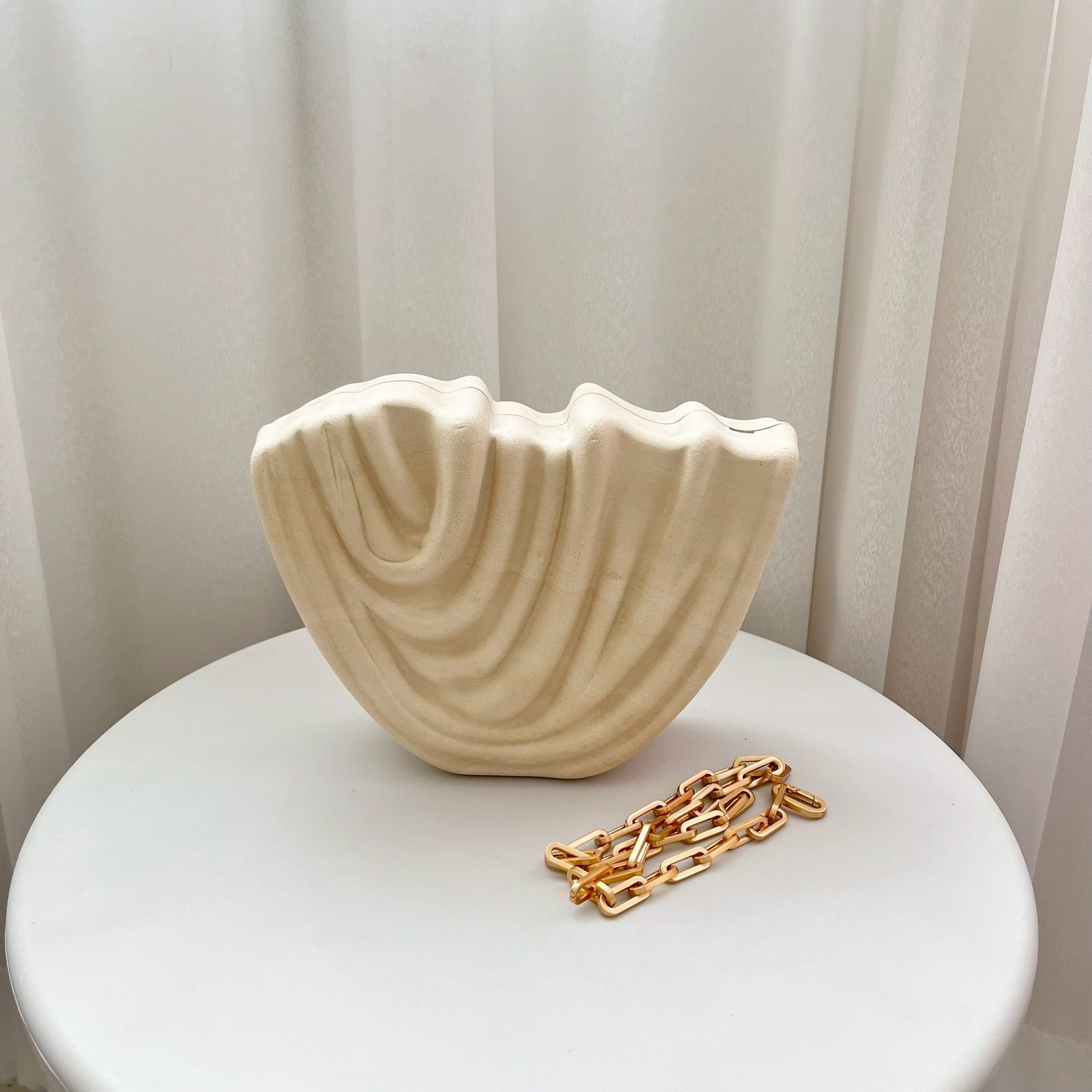Cult Gaia VENUS CLUTCH - TRAVERTINE