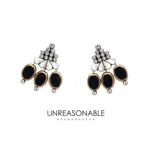 ต่างหูคริสตัลระย้า สีดำ UA0591-04 Unreasonable Accessories